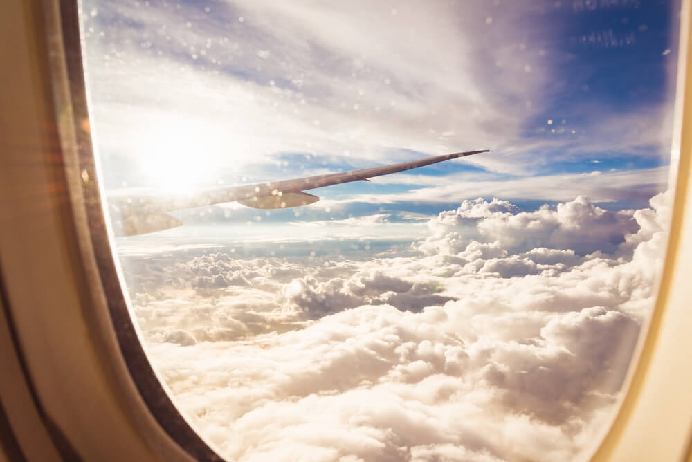 Пасажир літака не повірив побаченому через вікно: дехто назвав це “збоєм у матриці”