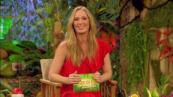 RTL-Pannen: Moderatorin rafft ihr Kleid und zeigt mehr als sie eigentlich möchte