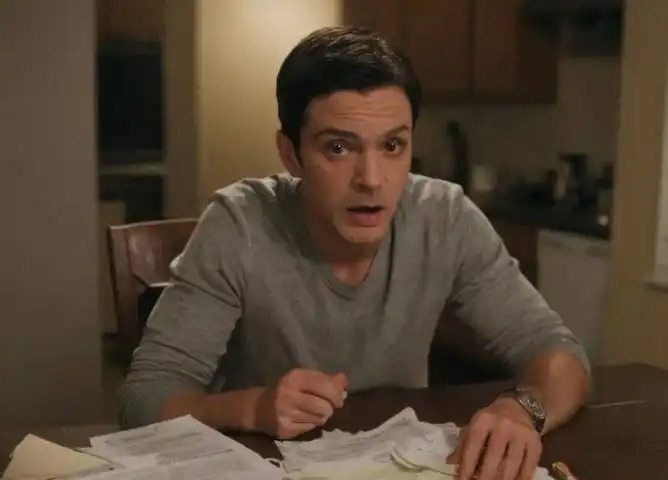 Hace diez años, un divorcio por un escándalo de paternidad destrozó la vida de Julian, pero una verdad inesperada lo cambió todo