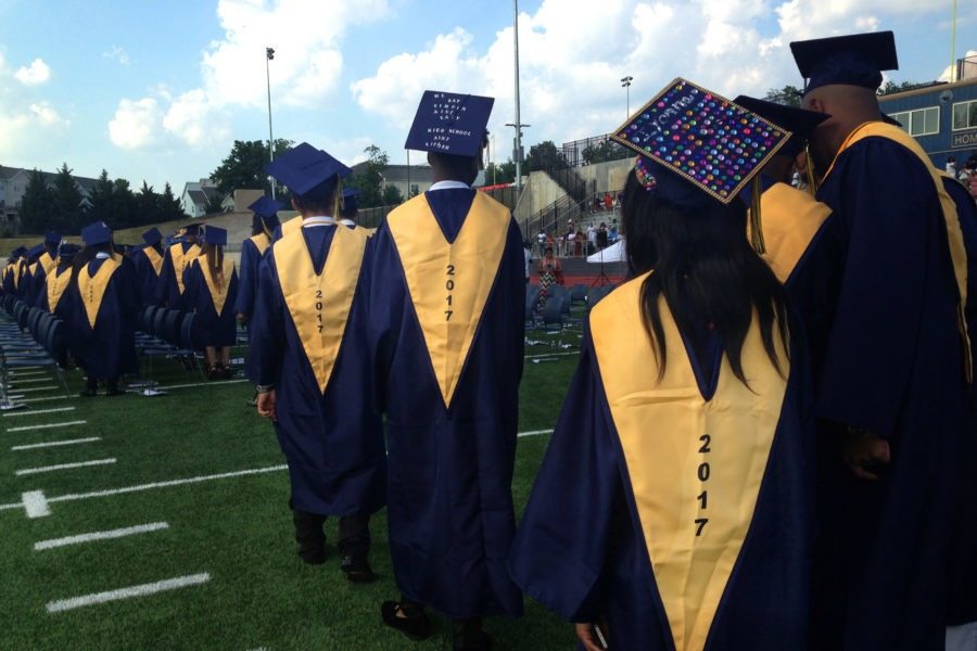 Skandal bei Abschlussfeier: Ein Lied, das zweimal ohne Folgen gespielt wurde, führte beim dritten Mal zu einer Schlägerei ➤ Globenow.info