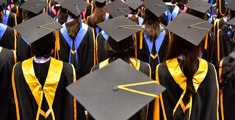 Skandal bei Abschlussfeier: Ein Lied, das zweimal ohne Folgen gespielt wurde, führte beim dritten Mal zu einer Schlägerei ➤ Globenow.info