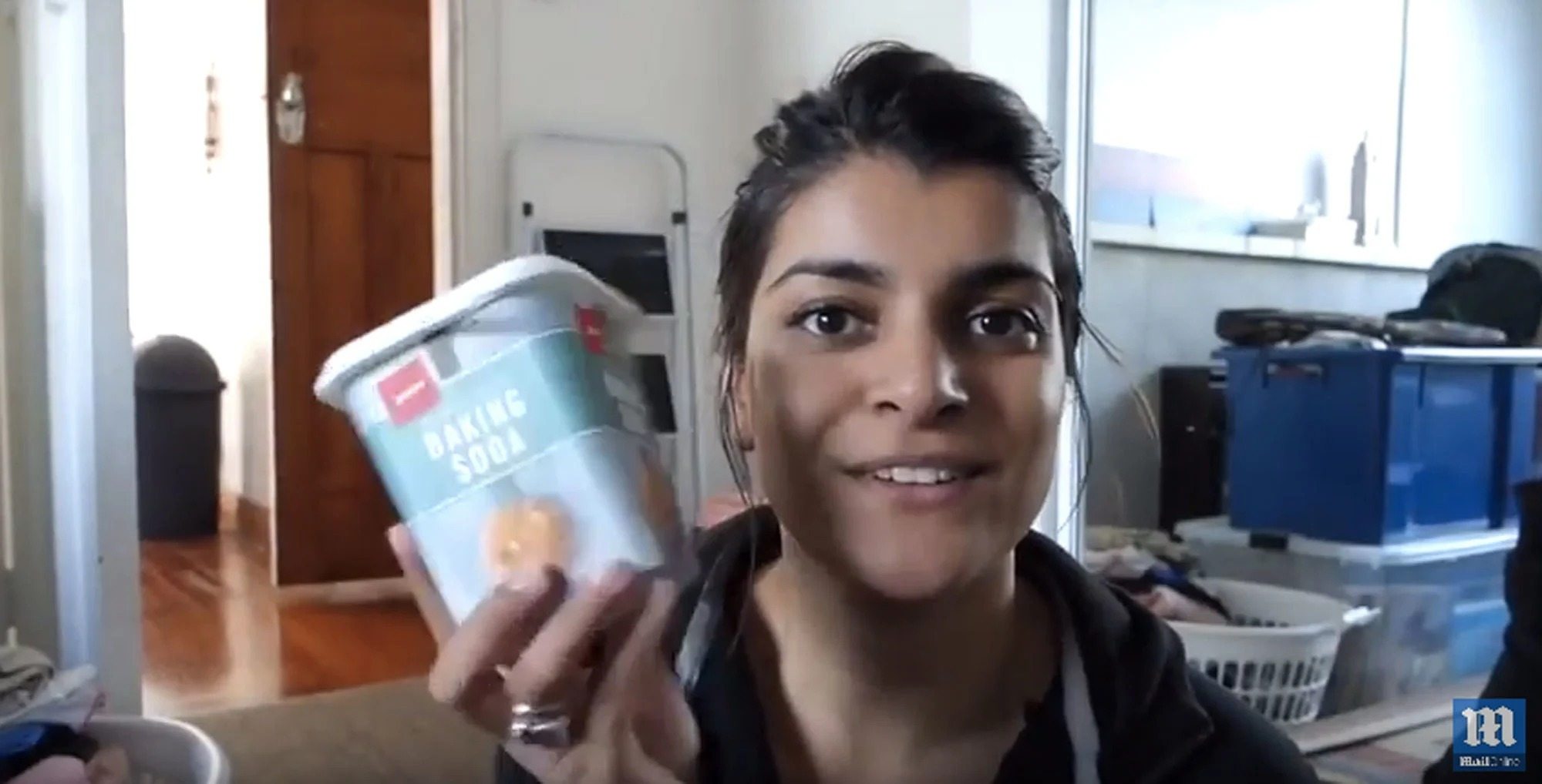 Die Idee, Natron gegen Augenringe zu verwenden, ist, gelinde gesagt, fragwürdig