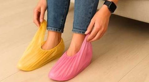 Immer mehr Menschen stecken ihre Füße in Plastiktüten – und das aus gutem Grund!